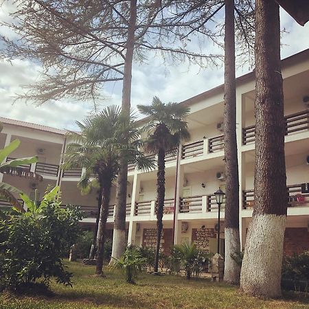 Heliopark Gora Bagrata Hotel Сухуми Екстериор снимка