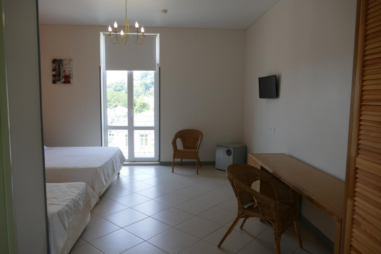 Heliopark Gora Bagrata Hotel Сухуми Екстериор снимка