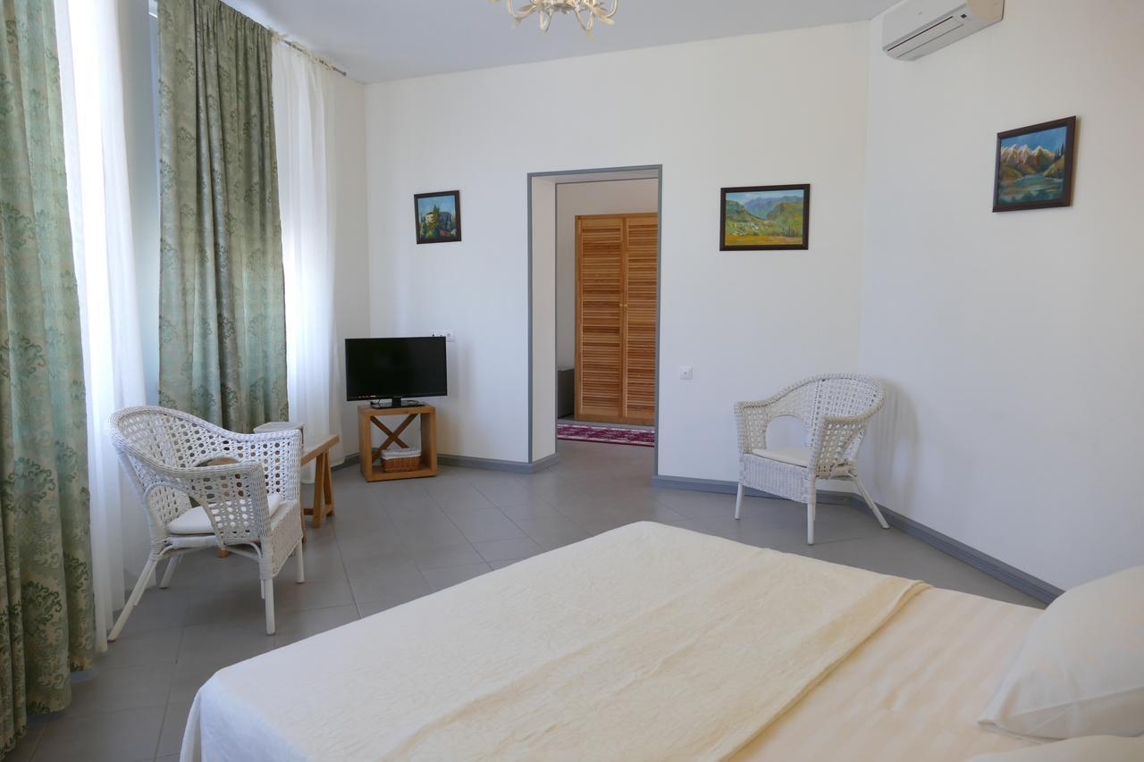 Heliopark Gora Bagrata Hotel Сухуми Екстериор снимка