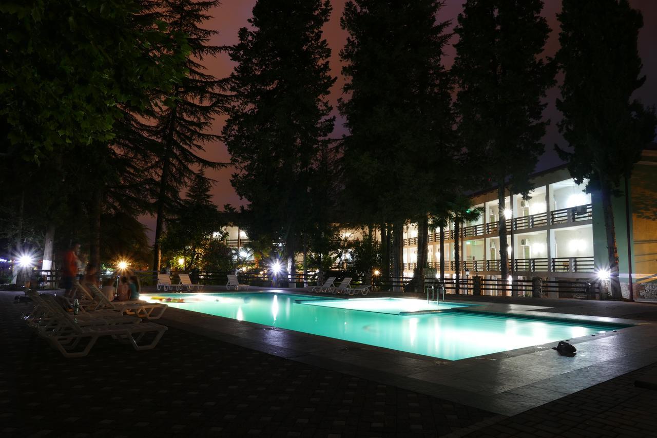 Heliopark Gora Bagrata Hotel Сухуми Екстериор снимка