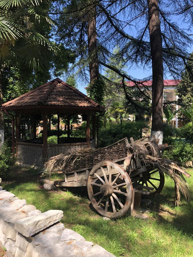 Heliopark Gora Bagrata Hotel Сухуми Екстериор снимка