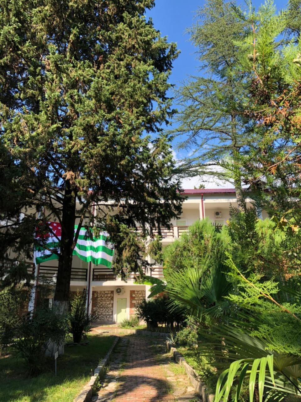 Heliopark Gora Bagrata Hotel Сухуми Екстериор снимка